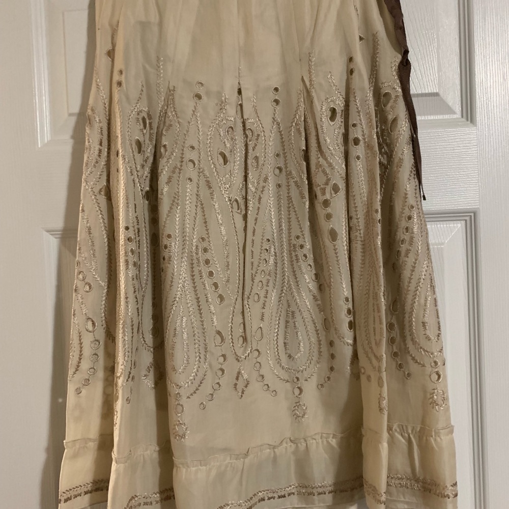Embroidered skirt